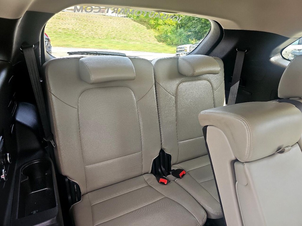 2019 Hyundai Santa Fe Image 10