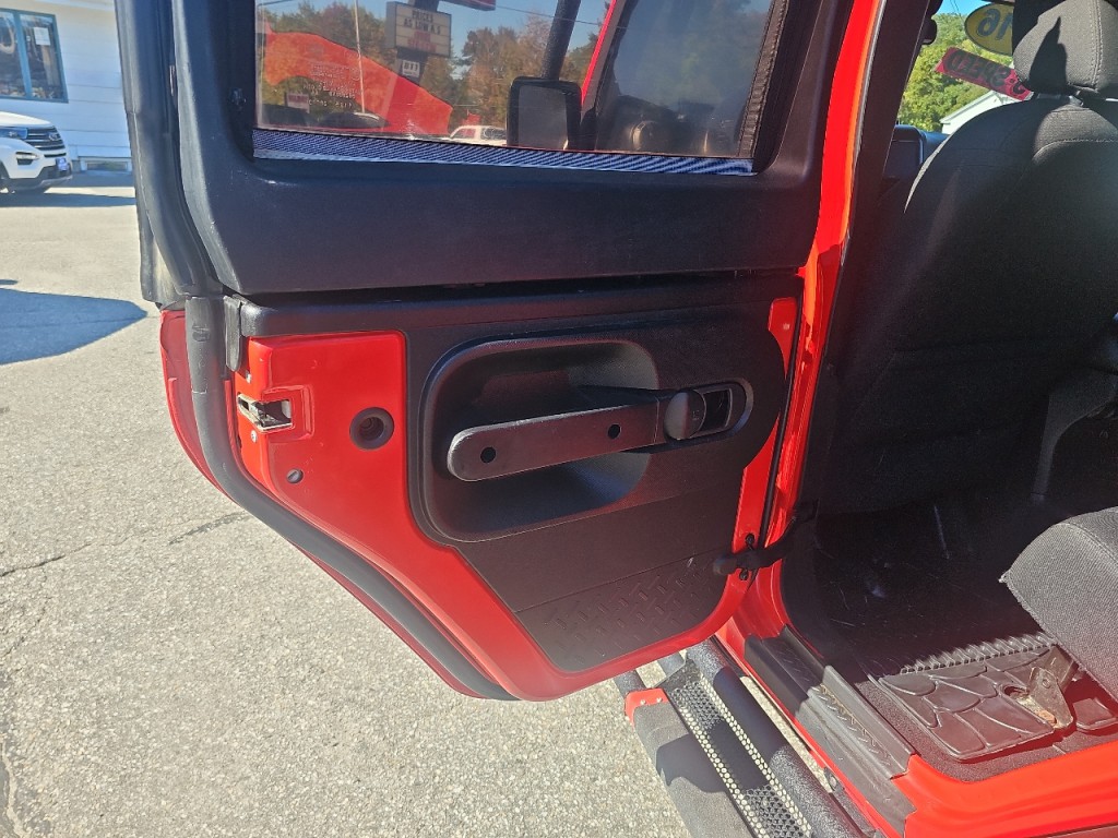 2016 Jeep Wrangler Image 16