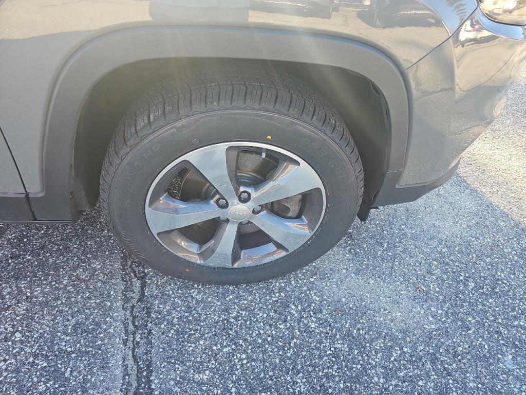 2019 Jeep Cherokee Image 5