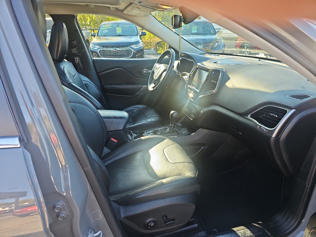 2019 Jeep Cherokee Image 6
