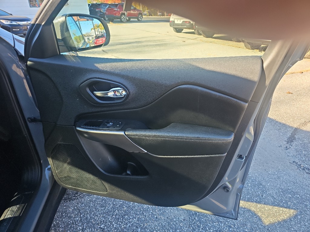 2019 Jeep Cherokee Image 7