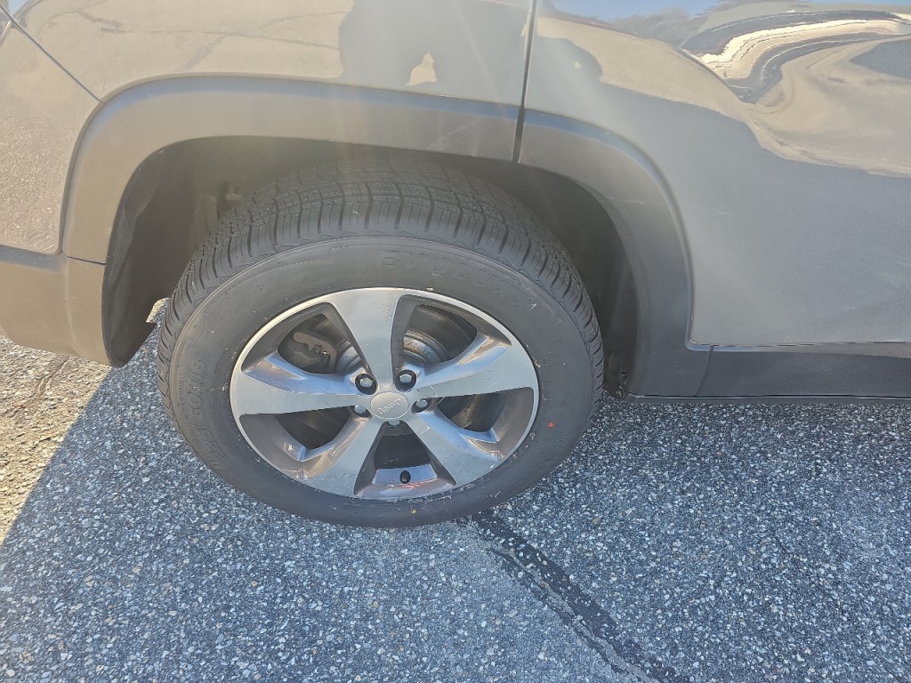 2019 Jeep Cherokee Image 10