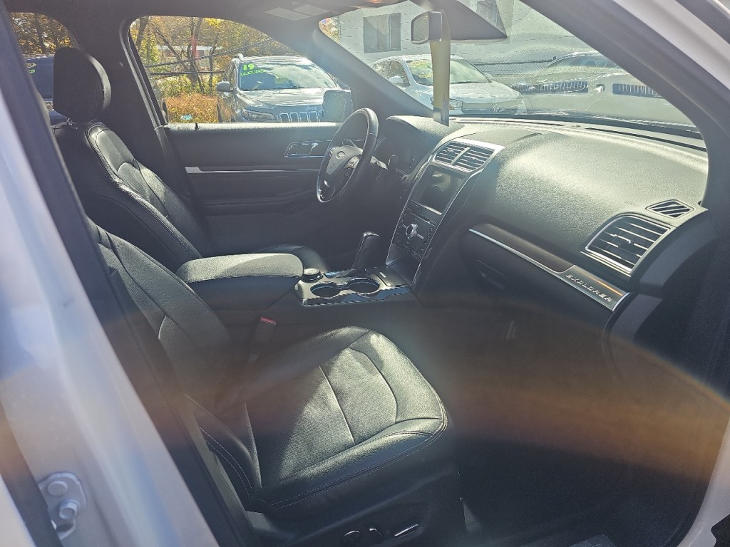 2017 Ford Explorer Image 6