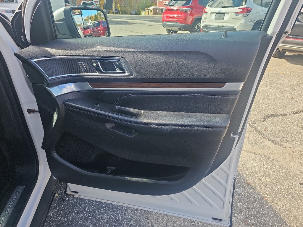 2017 Ford Explorer Image 7