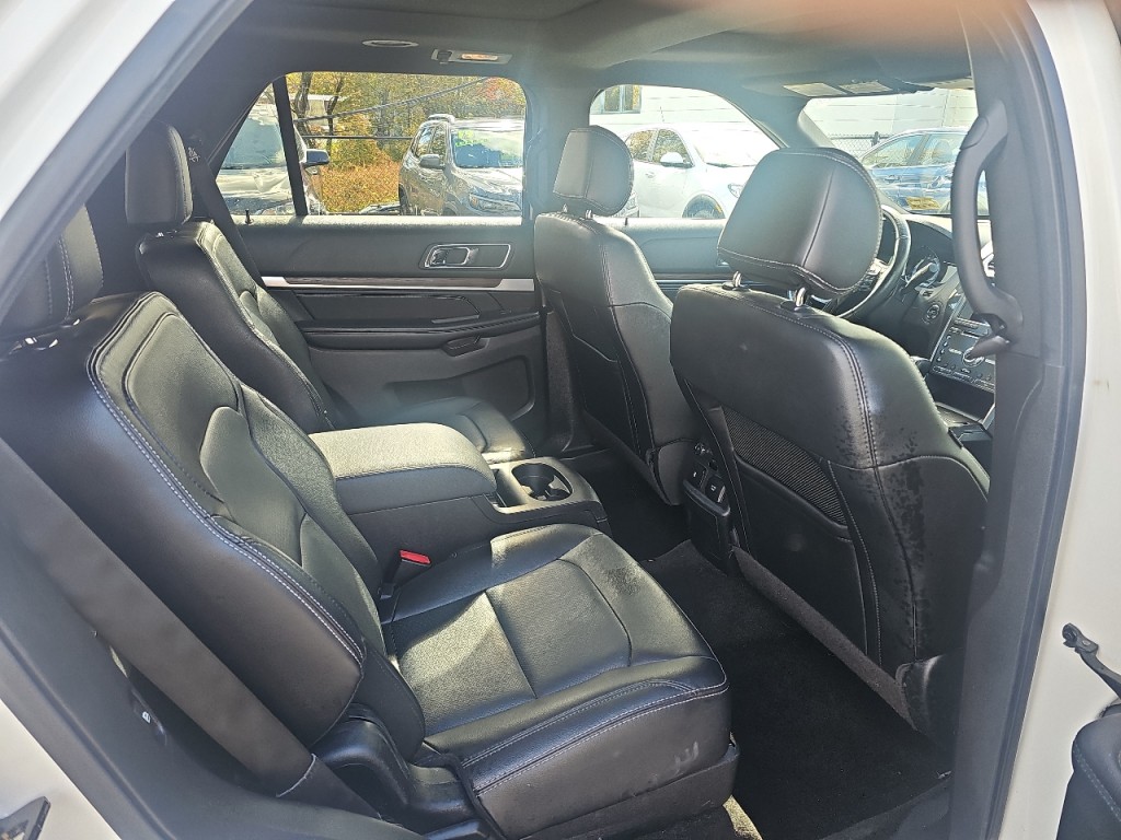 2017 Ford Explorer Image 8