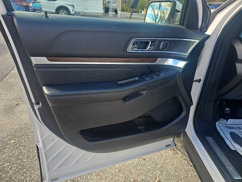 2017 Ford Explorer Image 22
