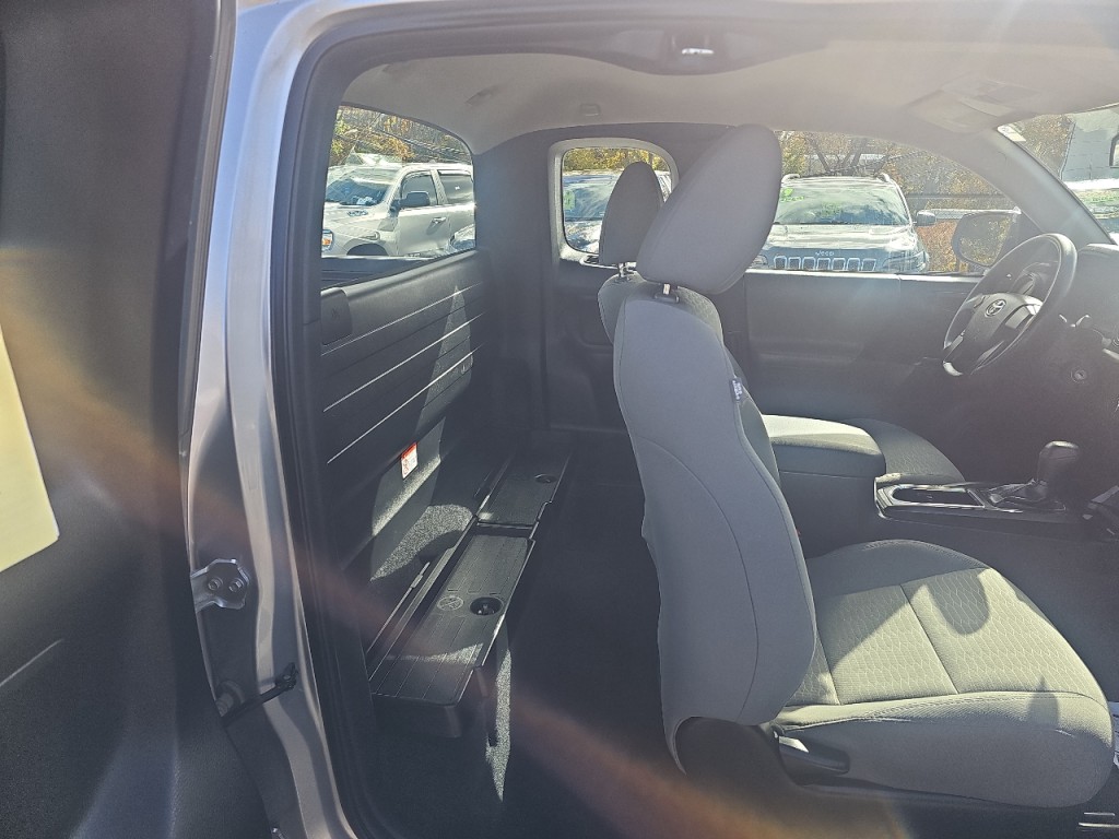 2017 Toyota Tacoma Image 7