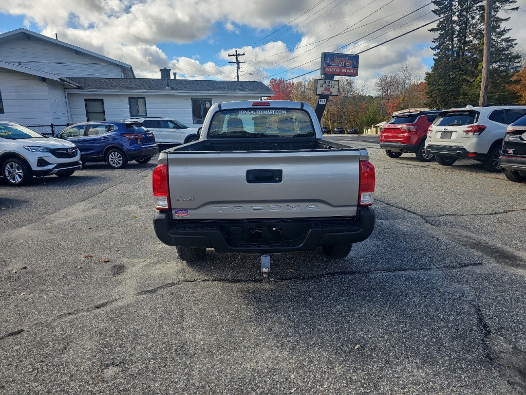 2017 Toyota Tacoma Image 11