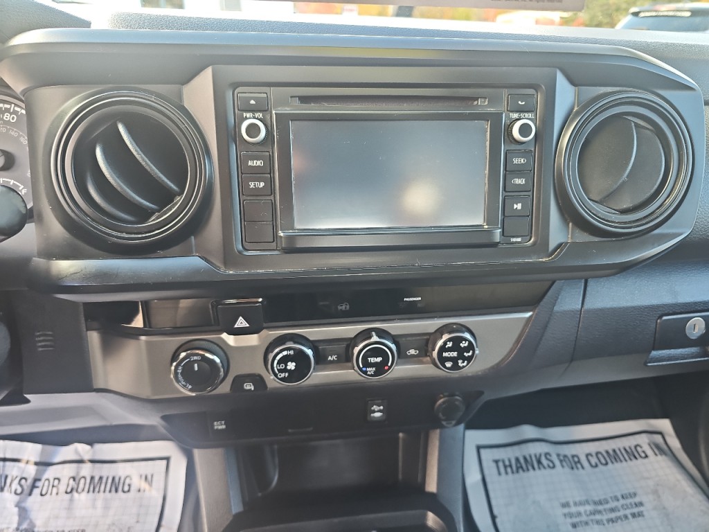 2017 Toyota Tacoma Image 19