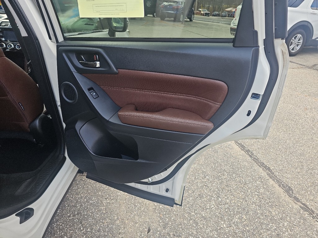 2017 Subaru Forester Image 9