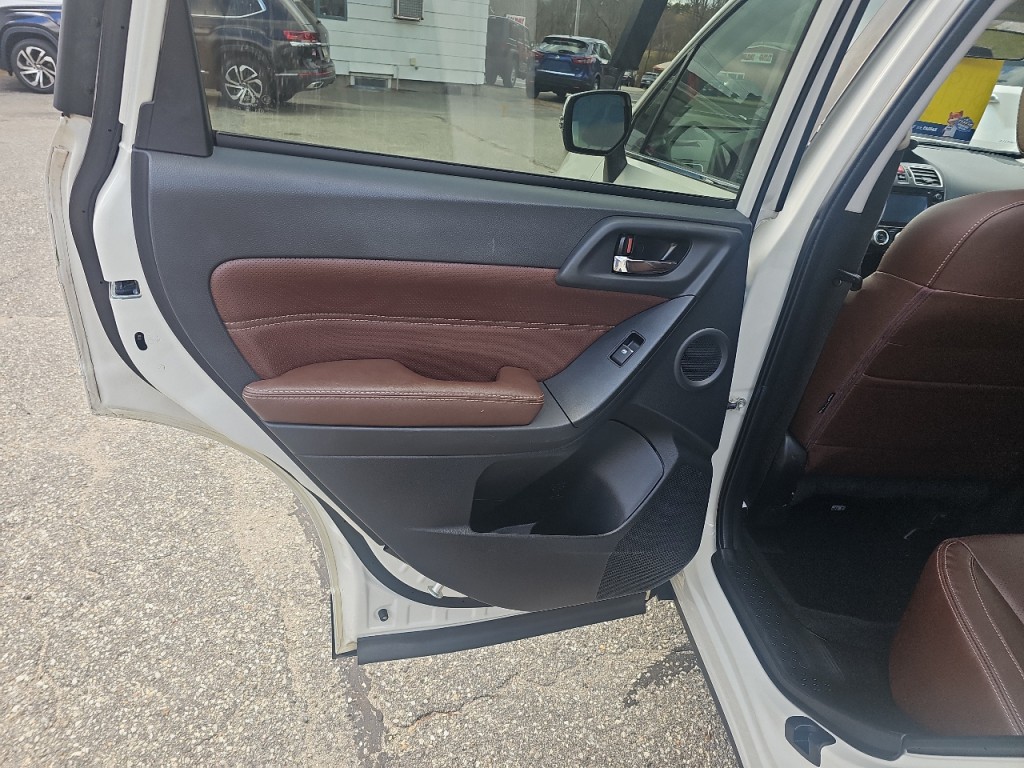 2017 Subaru Forester Image 19