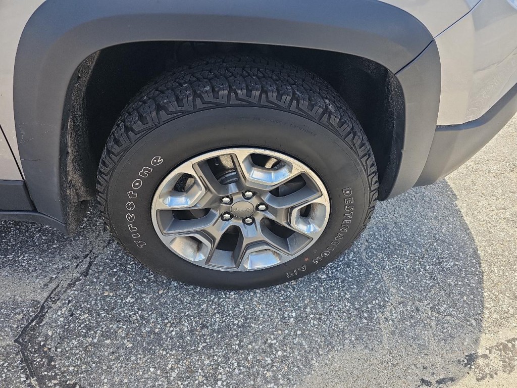 2019 Jeep Cherokee Image 5