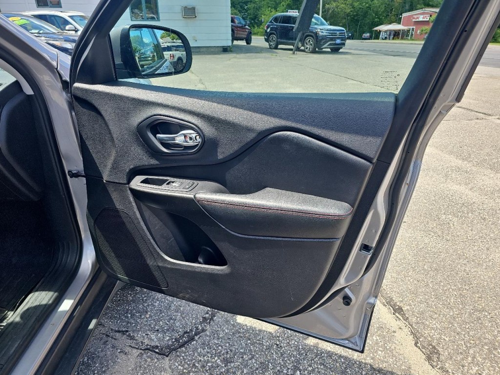2019 Jeep Cherokee Image 7