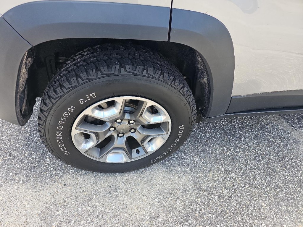 2019 Jeep Cherokee Image 10