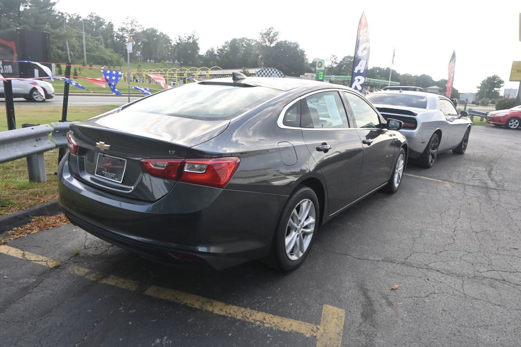 2016 Chevrolet Malibu Image 2