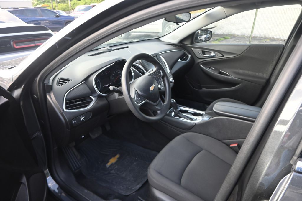2016 Chevrolet Malibu Image 8