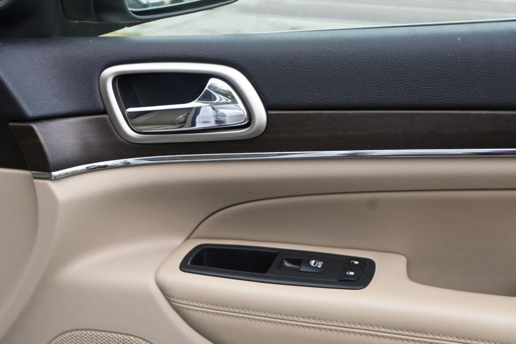 2017 Jeep Grand Cherokee Image 14