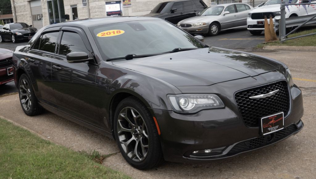 2018 Chrysler 300 Image 1