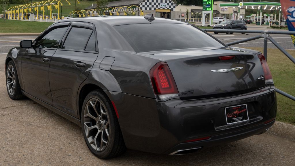 2018 Chrysler 300 Image 5