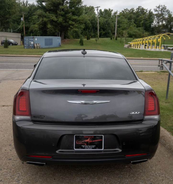 2018 Chrysler 300 Image 6