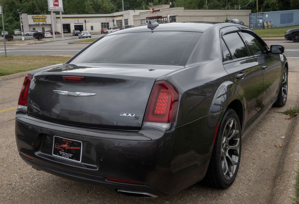 2018 Chrysler 300 Image 7