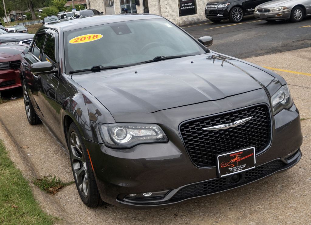 2018 Chrysler 300 Image 8