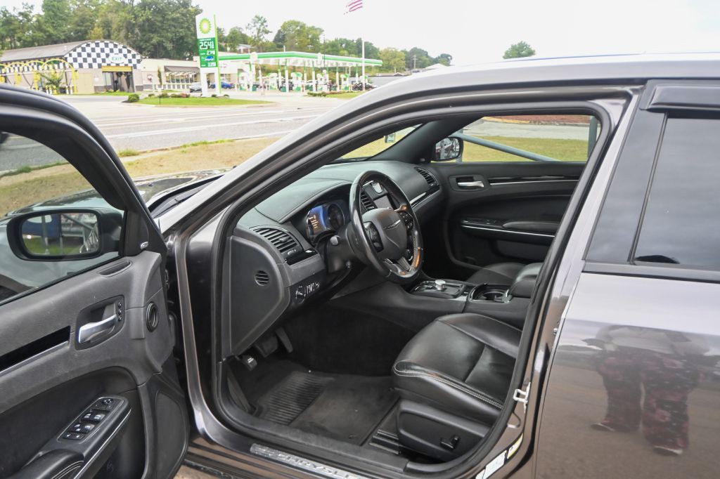 2018 Chrysler 300 Image 13