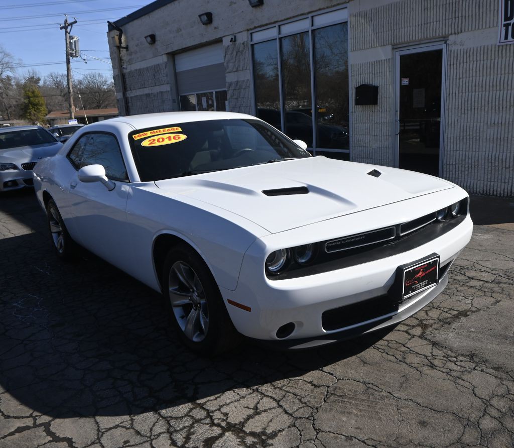 2016 Dodge Challenger Image 1