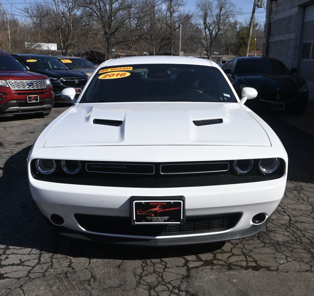 2016 Dodge Challenger Image 2