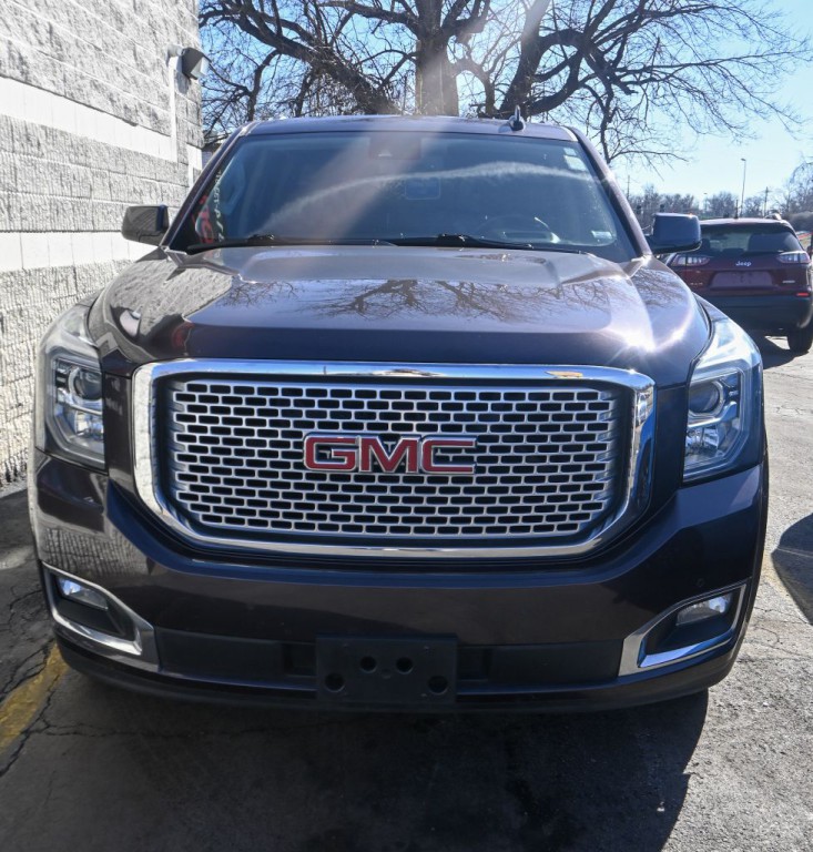 2016 GMC Yukon Image 2