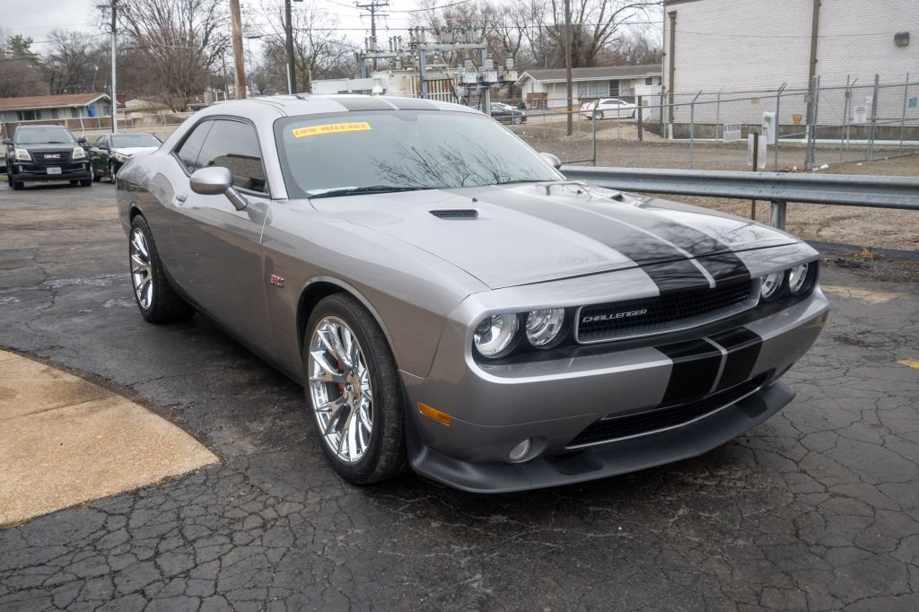 2013 Dodge Challenger Image 1