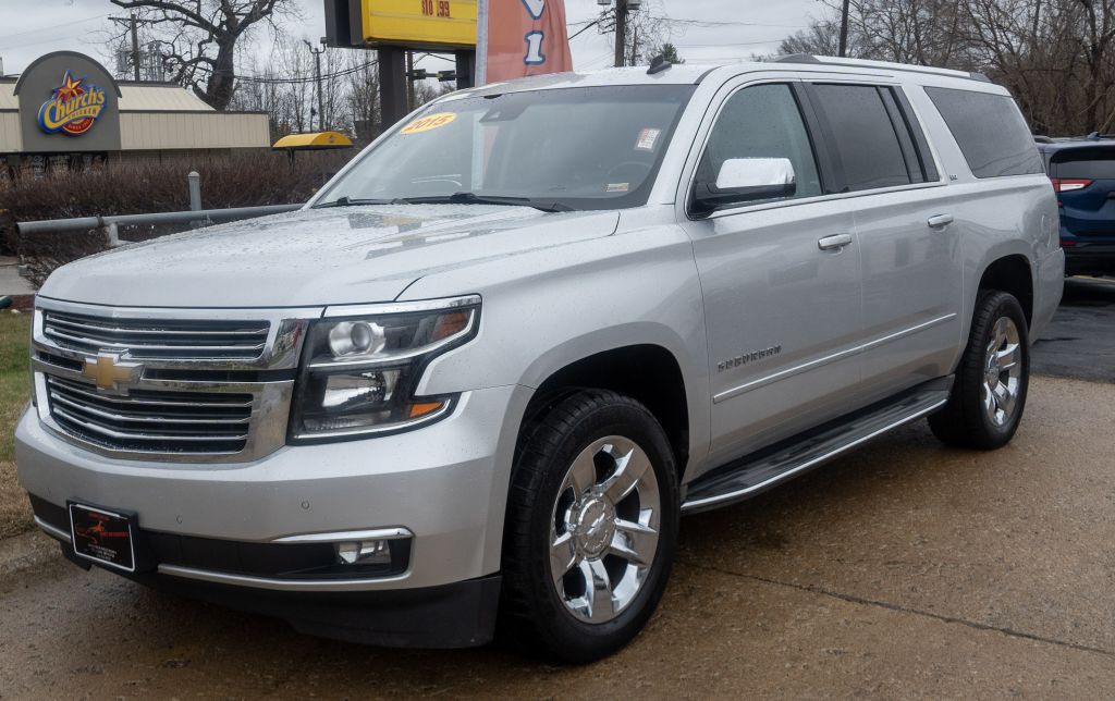 2015 Chevrolet Suburban Image 3