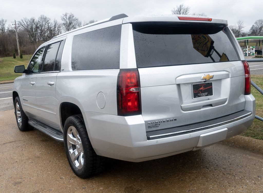 2015 Chevrolet Suburban Image 5