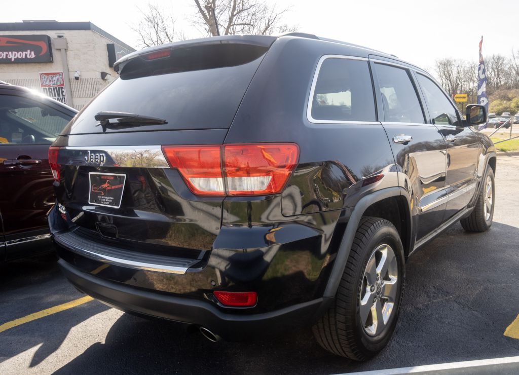 2011 Jeep Grand Cherokee Image 8