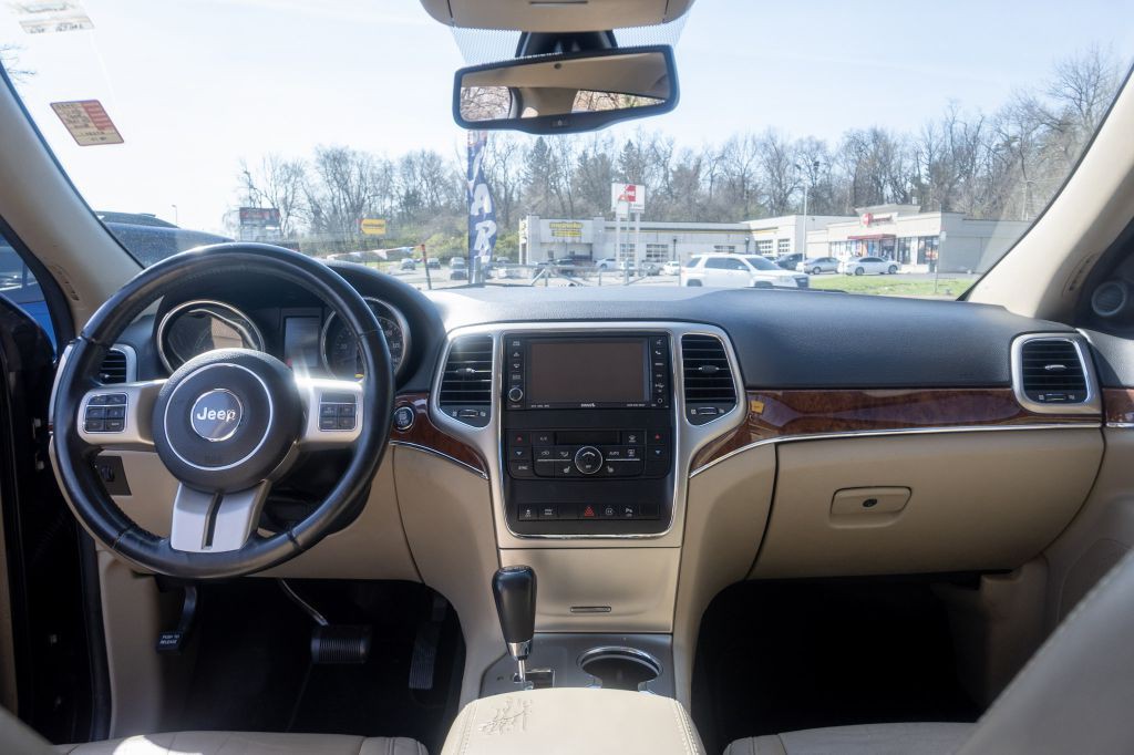 2011 Jeep Grand Cherokee Image 10