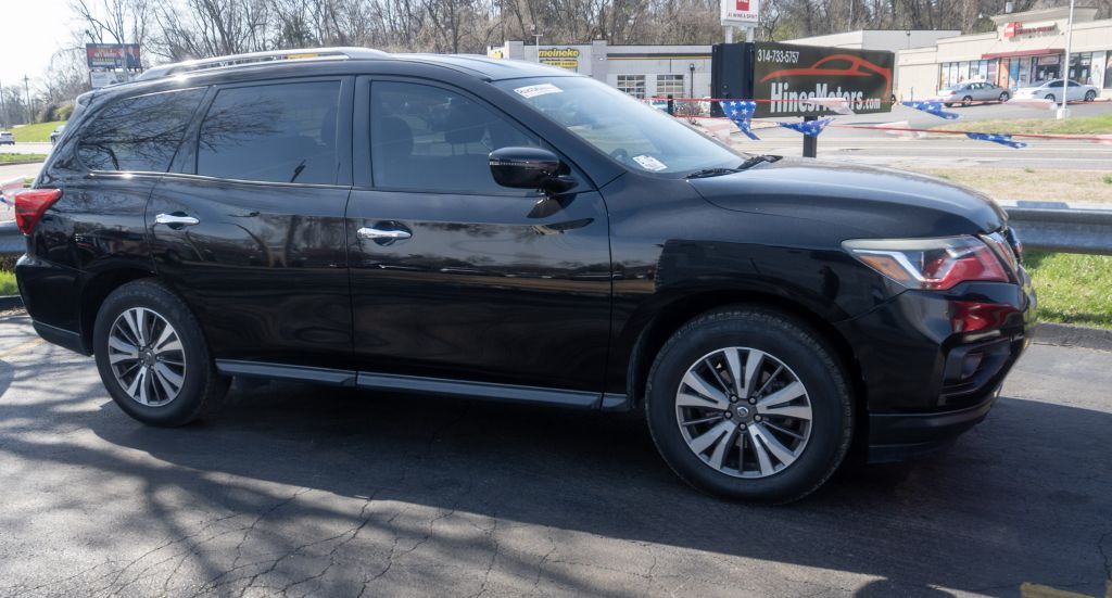 2018 Nissan Pathfinder Image 2