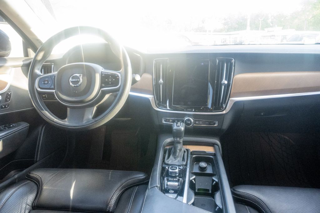 2016 Volvo XC90 Image 10