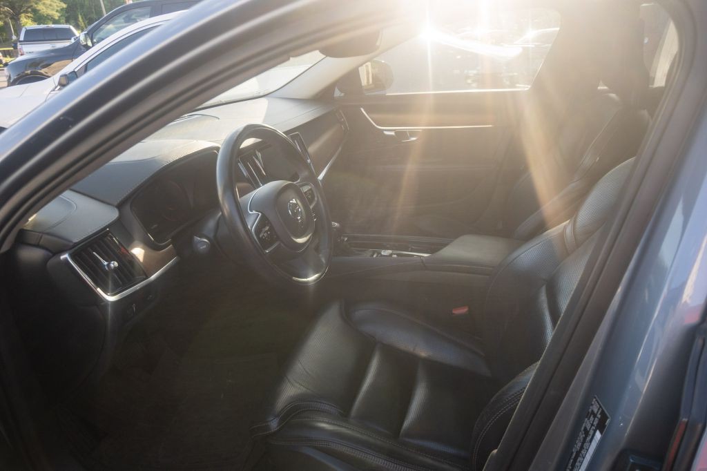 2016 Volvo XC90 Image 11