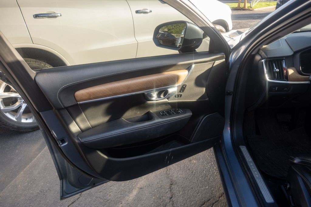 2016 Volvo XC90 Image 12