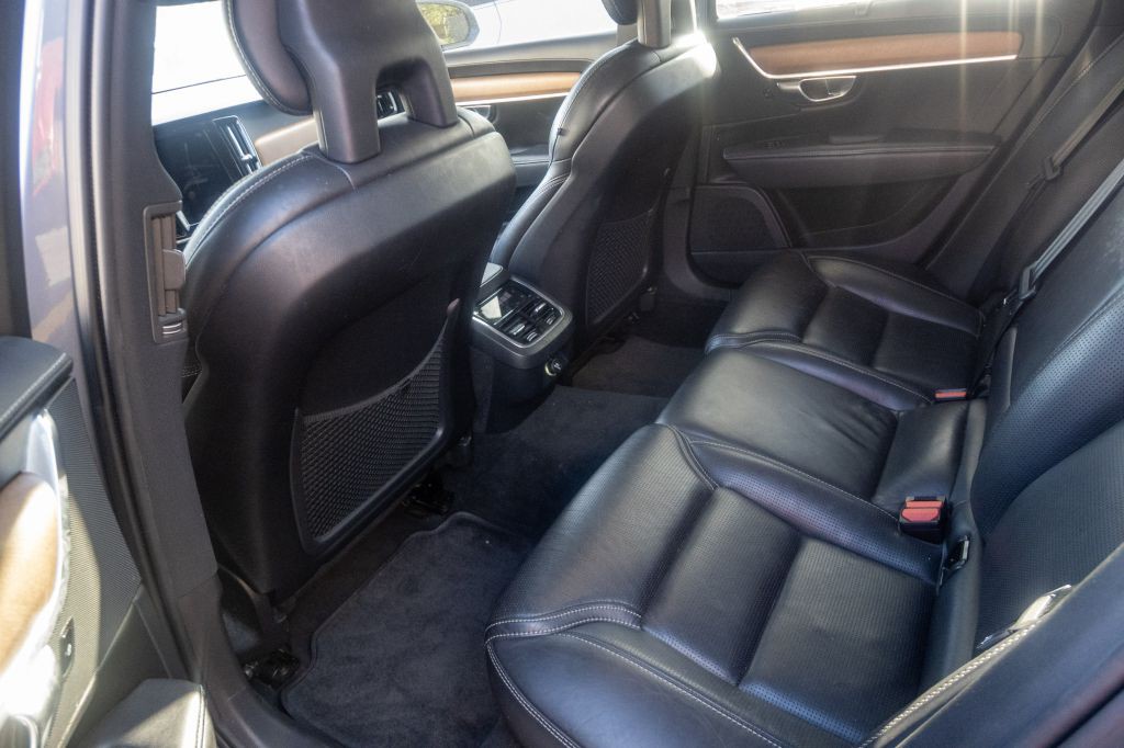 2016 Volvo XC90 Image 16