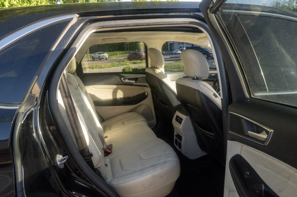 2016 Ford Edge Image 11
