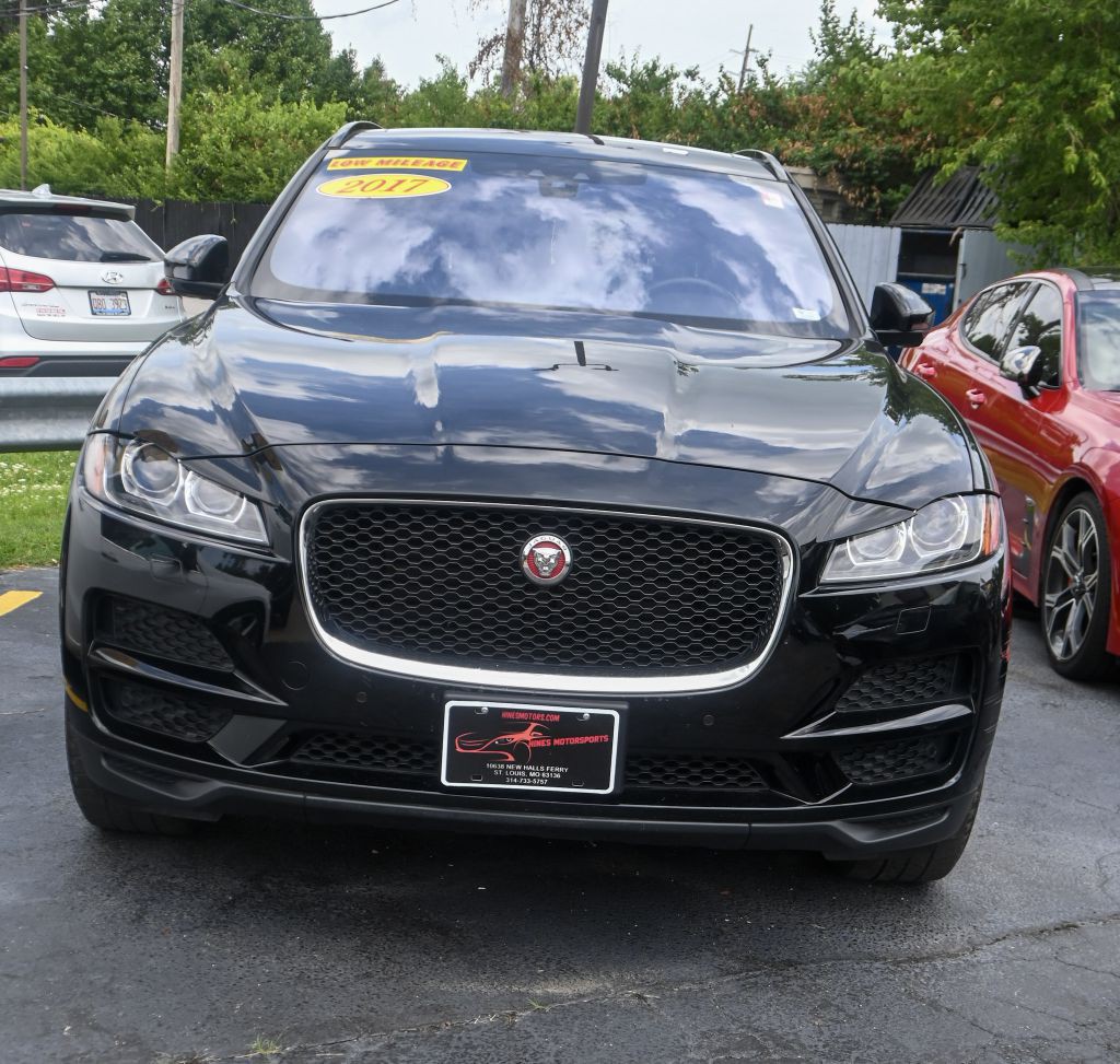 2017 Jaguar F-PACE Image 2
