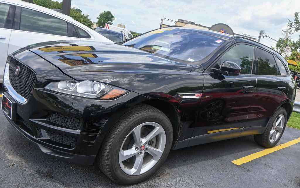 2017 Jaguar F-PACE Image 4