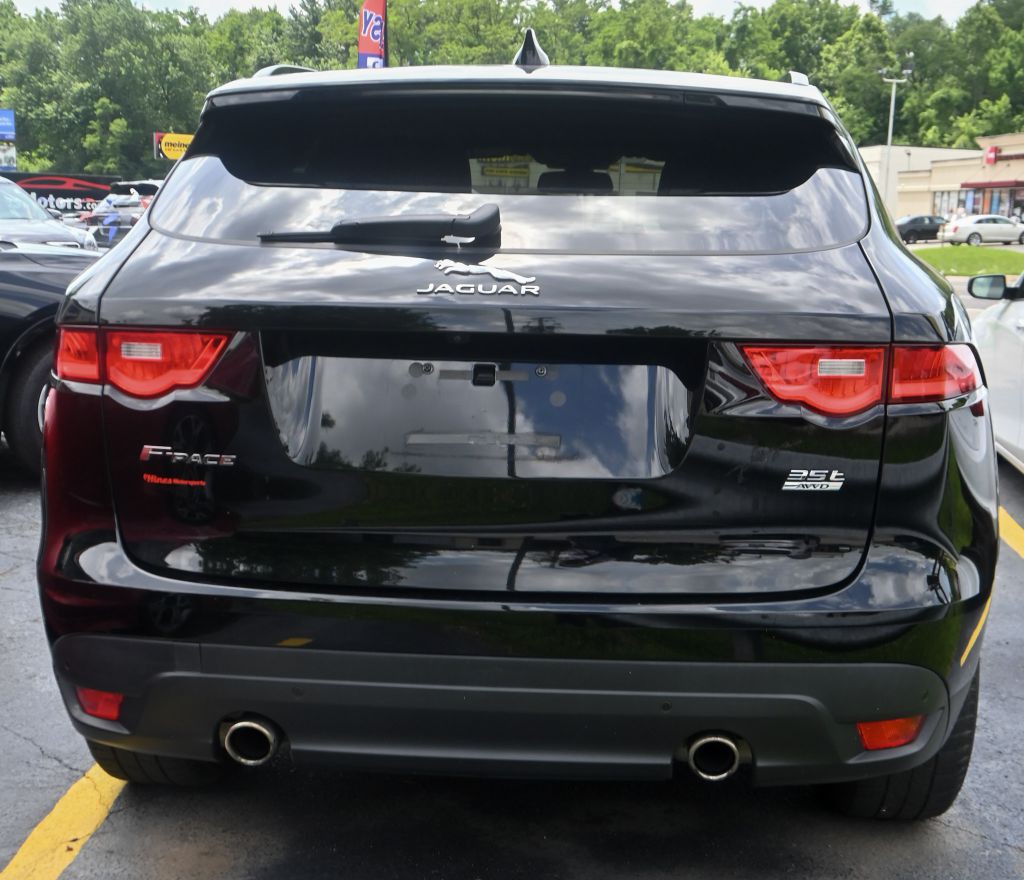 2017 Jaguar F-PACE Image 6