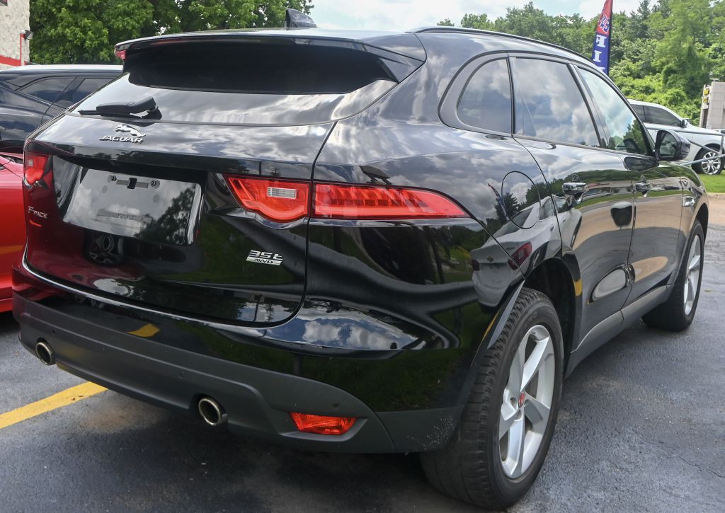 2017 Jaguar F-PACE Image 7