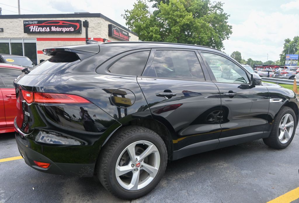 2017 Jaguar F-PACE Image 8