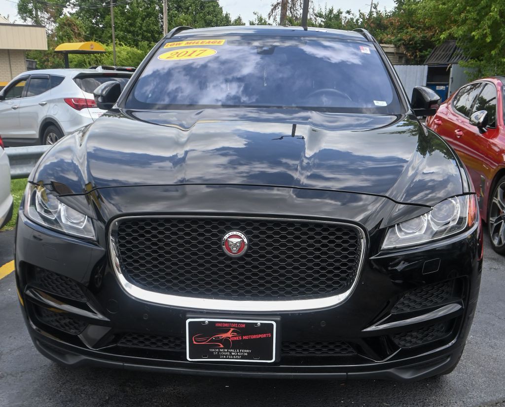 2017 Jaguar F-PACE Image 9