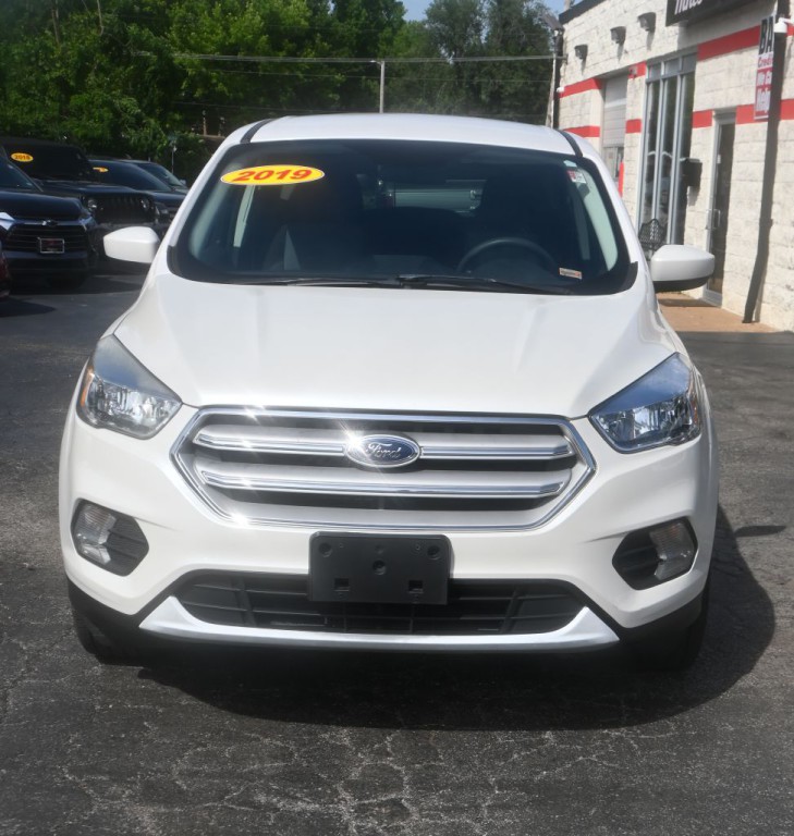 2019 Ford Escape Image 2