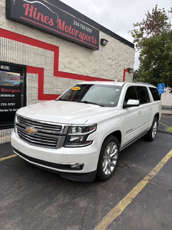 2016 Chevrolet Suburban Image 2