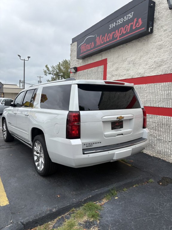2016 Chevrolet Suburban Image 3